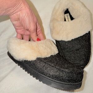 Dearfoams Black and Cream Women's Slippers. Medium 7/8. MUST BE BUNDLED